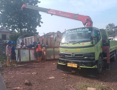 Truck Crane 50 ton warna hijau