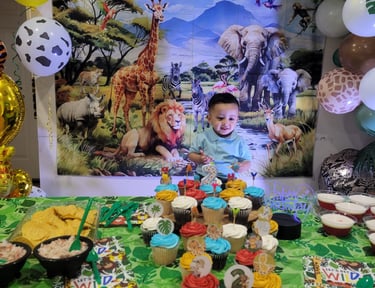 decoracion en globos con fondo de zafari
