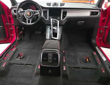 Limpieza profunda y detallado interior profesional de automóvil en D Cars PRO Detailing Guadalajara.