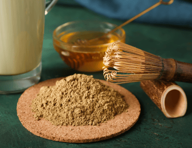 Hōjicha powder with bamboo whisk and honey.
