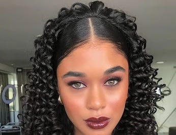 Maquiagem e cabelo cacheado para formatura, casamento, festa ou ensaio fotográfico