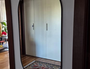 Pendurar espelhos e pendurar quadros