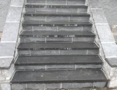 Stone stairs in Montreal 2025/Escaliers en pierre à Montréal en 2025