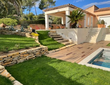 Aménagement extérieur, terrasse et piscine réalisés par EGPR 83 à Hyères