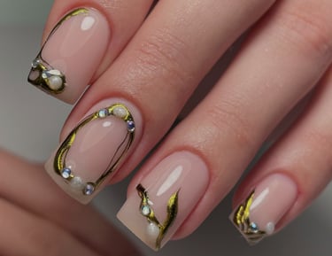 Paauksuoti priauginti nagai