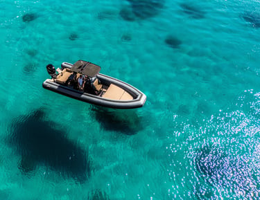 Gommone Cagliari aperitivo al tramonto The Fifth Wave dalle 19:00 alle 21:00 alla Sella del Diavolo