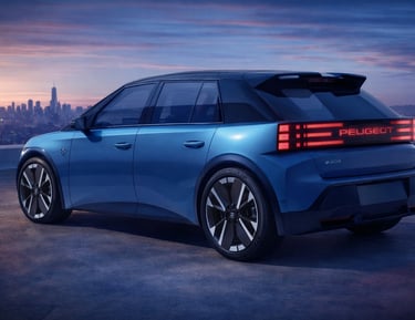 Novo Peugeot 208 2027 visto pela traseira com design moderno e iluminação em LED futurista