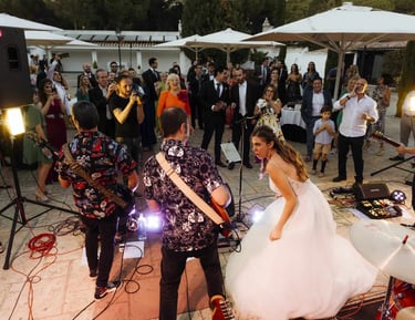 La mejor banda de versiones pop rock para bodas y eventos