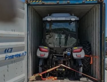 Hongmeng tractor is loaded in a container and ready to be sent to the customer