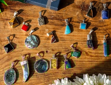 joyeria de playa con piedras naturales