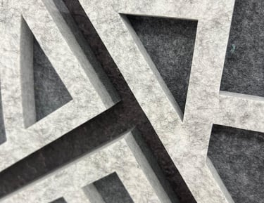 Akustiniai dekoratyviniai paneliai rėmeliuose DECOSONA su individualiai išpjaustomais raštais