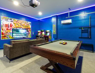 Orlando Vacation Rental: Game room with Pool Table, arcade and board games