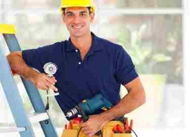 electricista trabajando