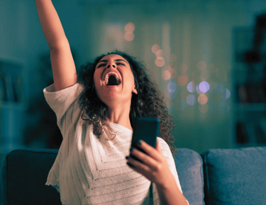 Bankeaz | Young migrant woman happy to get her loan through Bankeaz