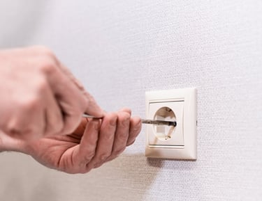emergency electrician near me repairing the sockets.