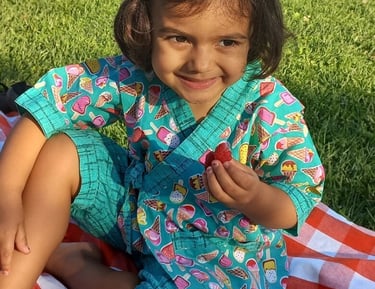 Jinbei - kimono infantil com bermuda, prático de vestir e confortável para brincar.