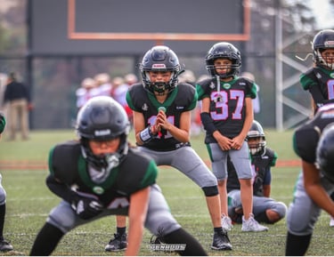 Grupo de jugadores de football americano de 11 años de la categoría Irons jugando football americano
