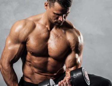 homem musculoso se exercitando