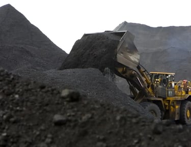 Shovel die steenkool oppakt