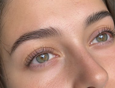 Soins cils et sourcils réalisés à l’institut Fée Pour Vous à Roquefort près d’Agen