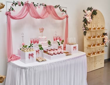 Décoration du buffet, baby shower, baptême fille, déco rose avec fleurs