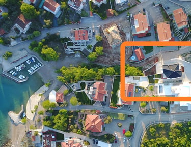 Lage des Apartments Pure Relax aus der Vogelperspektive mit Markierung