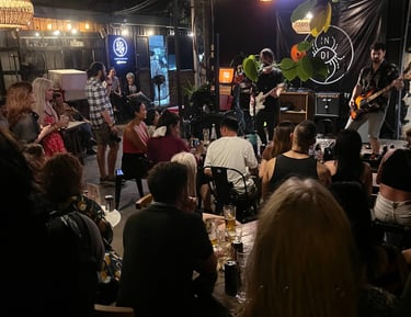 Concert musical dans un bar à Saigon