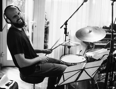 bruno tessele gravando com baquetas promark