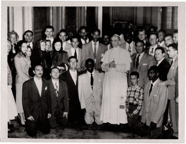 1952 Photograph of the Harlem Globetrotters meeting Pope Pius in Italy