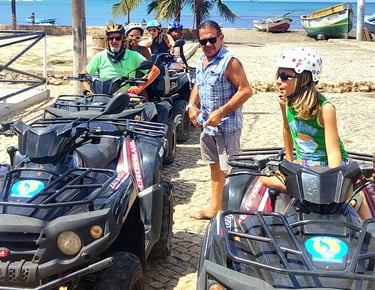 Aluguel de moto4 na Ilha do Maio com vista para o oceano: uma aventura autêntica por trilhas, nature