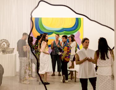 Foco de uma galeria de arte na feira RioArt