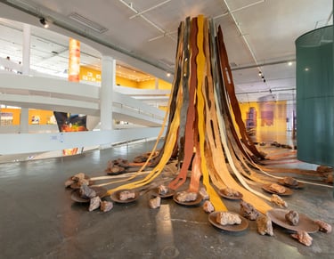 instalação de Marlene Almeida durante a 36ª Bienal de São Paulo (Levi Fanan / Fundação Bienal)