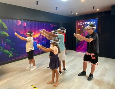 Niños celebran su cumpleaños en VRINKA