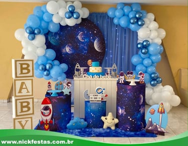Decoração infantil tema Astronautas com planetas e elementos do espaço para festa divertida
