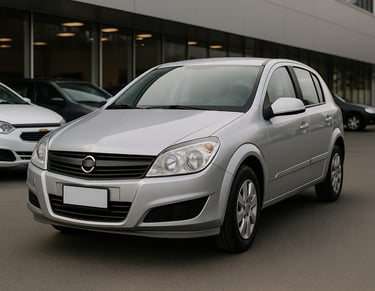 Pátio de concessionária com carros usados nacionais, como Chevrolet, Fiat e Volkswagen, em destaque 