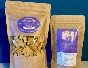 Paquets de biscuits artisanaux, sablés noix roquefort de la biscuiterie de l'Apothicaire