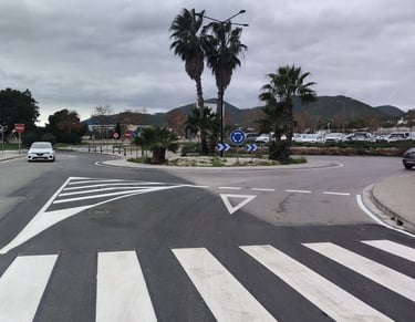 Líneas de tráfico recién pintadas por NCT Painting en carretera secundaria