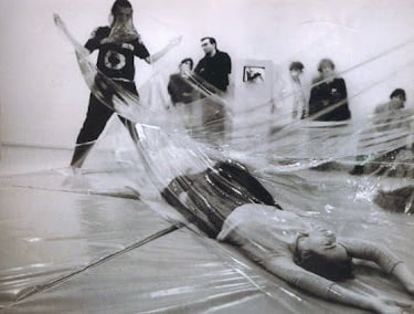 Performance da artista, LYGIA CLARK (1920-1988)