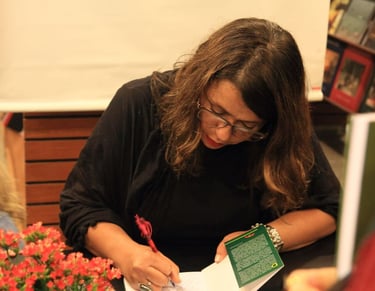 imagem que retrata o lançamento de um livro