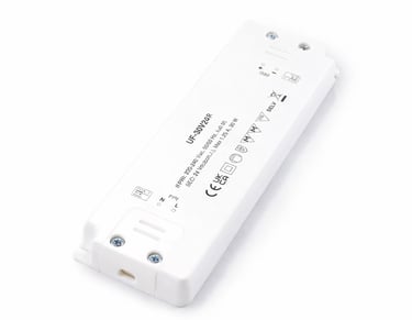 Fuente de alimentación 24V / 30W: modelo UF-30V24P con salida de corriente continua de 1.25A.