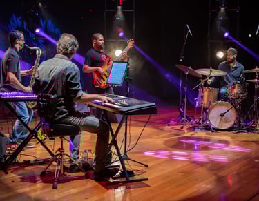 bruno tessele tocando repertorio proprio com bruno tessele quarteto