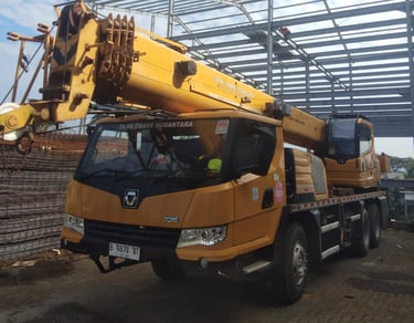Mobil crane 25 ton kontruksi baja