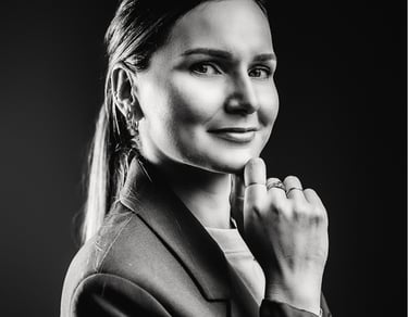 Portrait professionnel en noir et blanc réalisée dans un studio à Pau