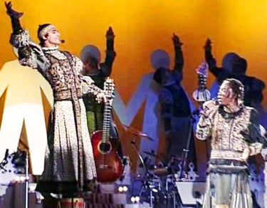 Milton Nascimento e Fabiano Medeiros cantando a música Caçador de mim no show Tambores de Minas.
