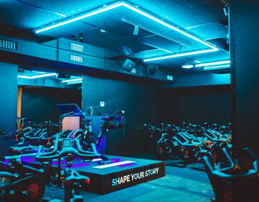 Cours d'indoor cycling, vélo chez Episod à Paris