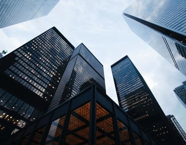 Edificios corporativos modernos en Murcia - Seguro multirriesgo empresarial Allianz