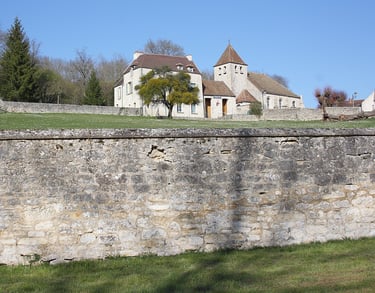 Vue de la mairie et de l'église de Saint-Cyr-en-Arthies 95510 - ATZ Diagnostic Immobilier