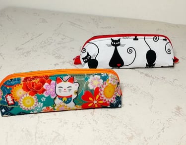 2 trousses à motif chat