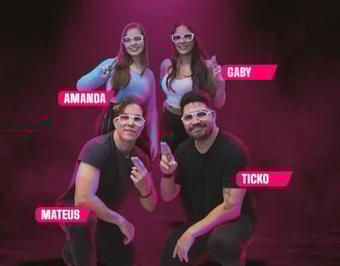 usualdance posando para uma foto