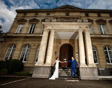 sublime-seance-couple-mariage-avec-bouquet-devant-chateau-fenelon-lille-cambrai-calais-arras-superbe-florent-photographe-mari